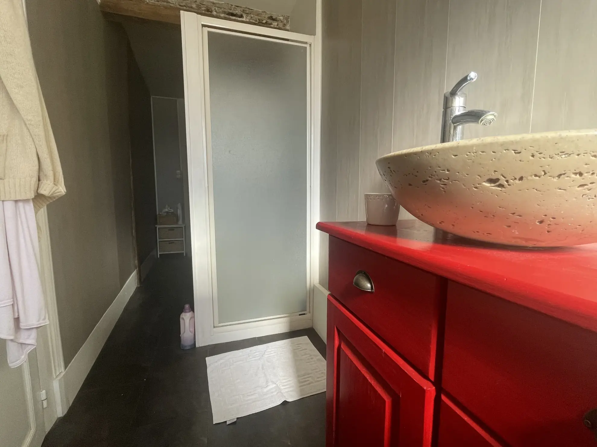 Maison à vendre en centre-ville de Prémery avec 3 chambres, cour et garage 