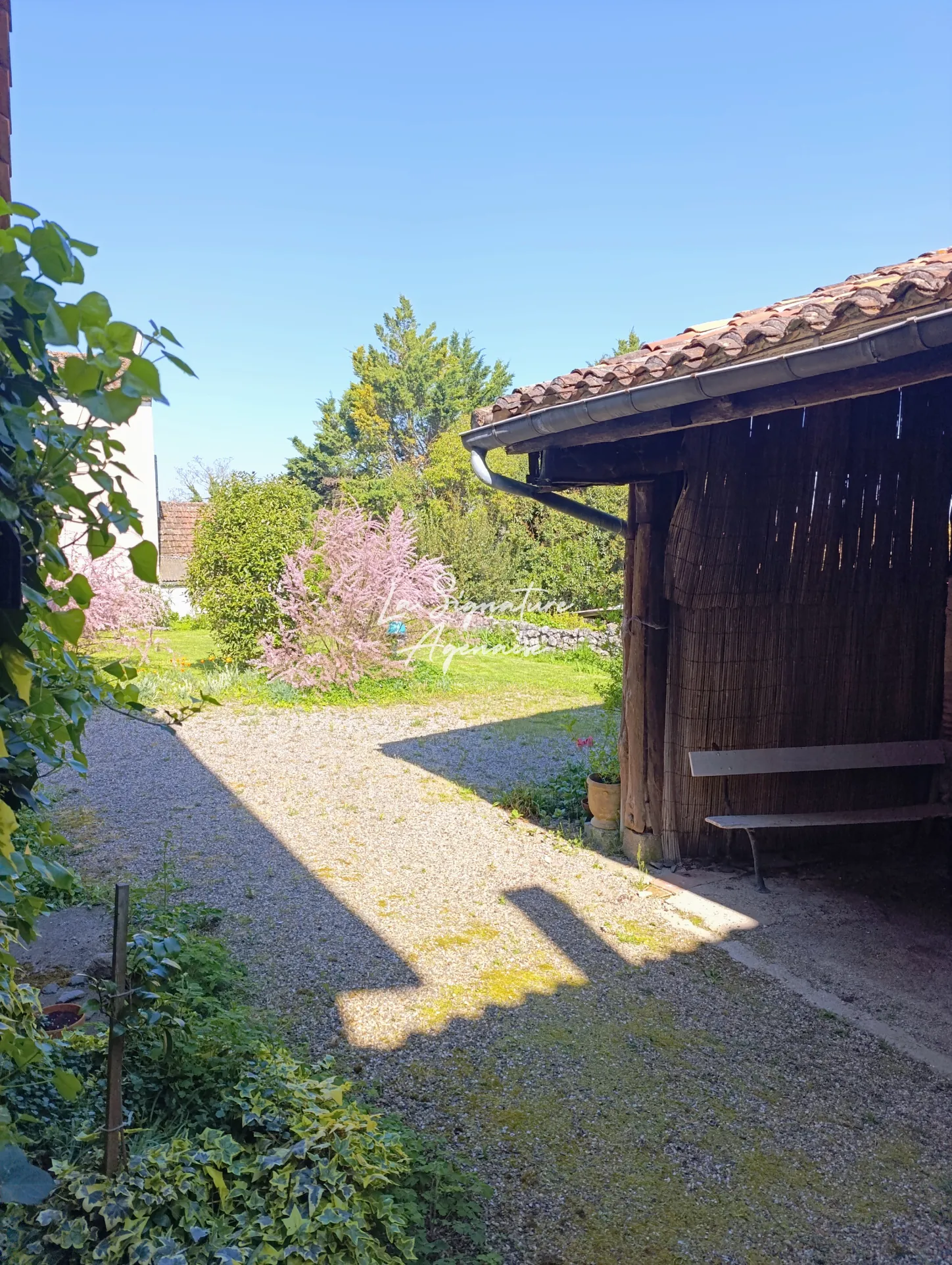 Grande propriété de 225,50 m² avec terrain, dépendances et garage à Sérignac-sur-Garonne 