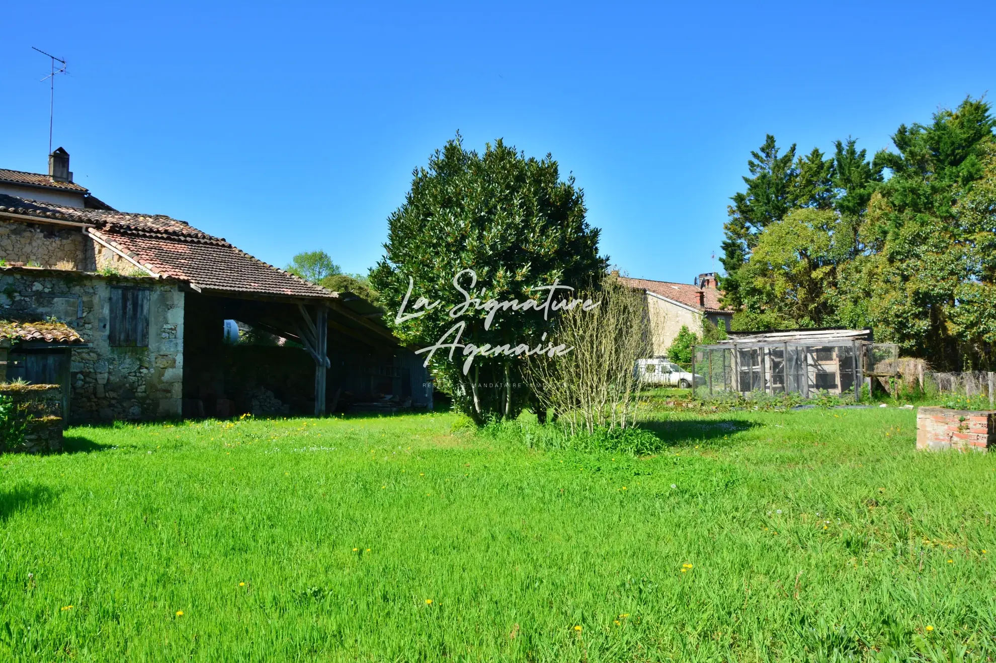 Grande propriété de 225,50 m² avec terrain, dépendances et garage à Sérignac-sur-Garonne 