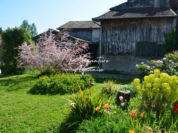 Grande propriété de 225,50 m² avec terrain, dépendances et garage à Sérignac-sur-Garonne