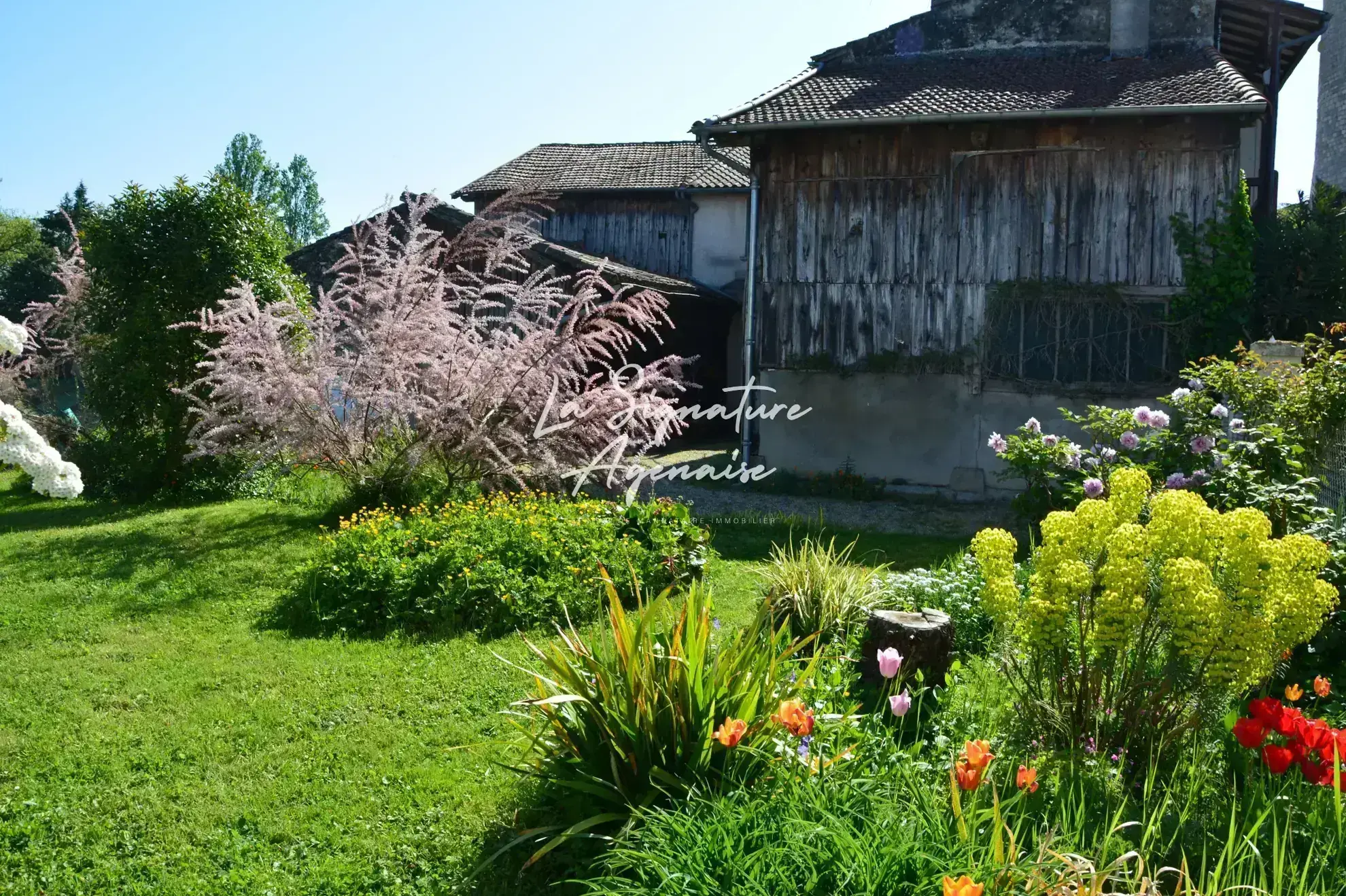 Grande propriété de 225,50 m² avec terrain, dépendances et garage à Sérignac-sur-Garonne 