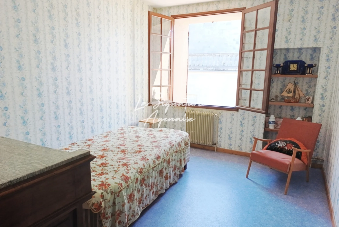 Grande propriété de 225,50 m² avec terrain, dépendances et garage à Sérignac-sur-Garonne 