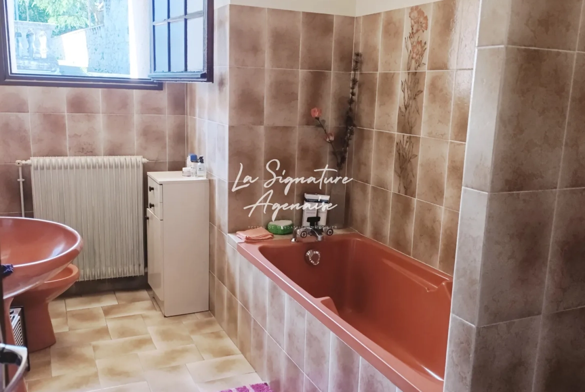 Grande propriété de 225,50 m² avec terrain, dépendances et garage à Sérignac-sur-Garonne 