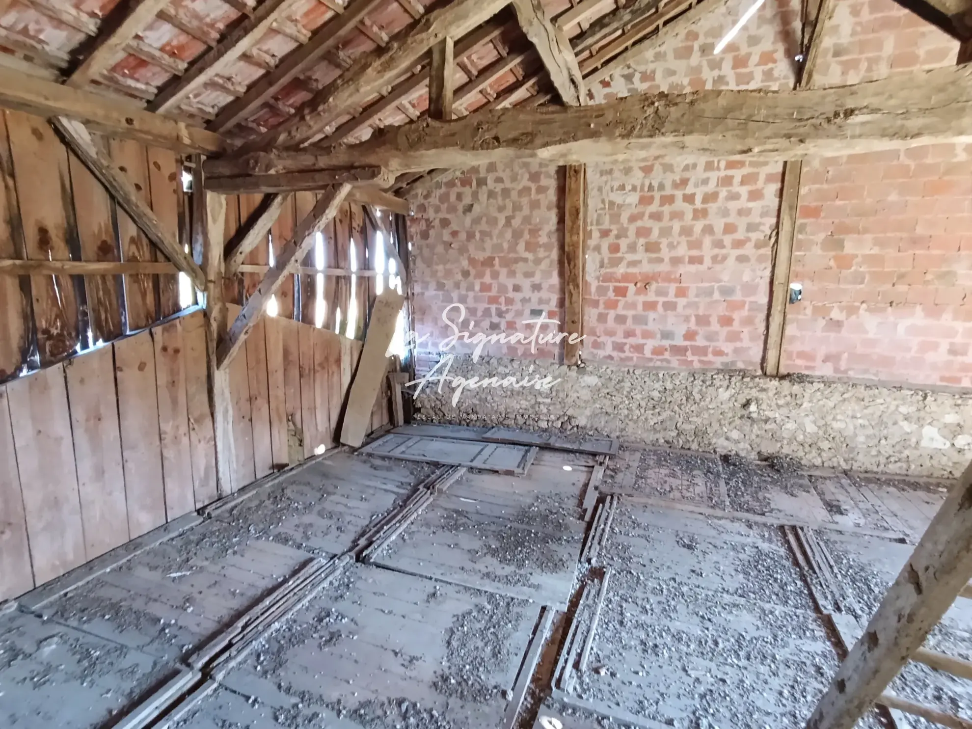 Grande propriété de 225,50 m² avec terrain, dépendances et garage à Sérignac-sur-Garonne 