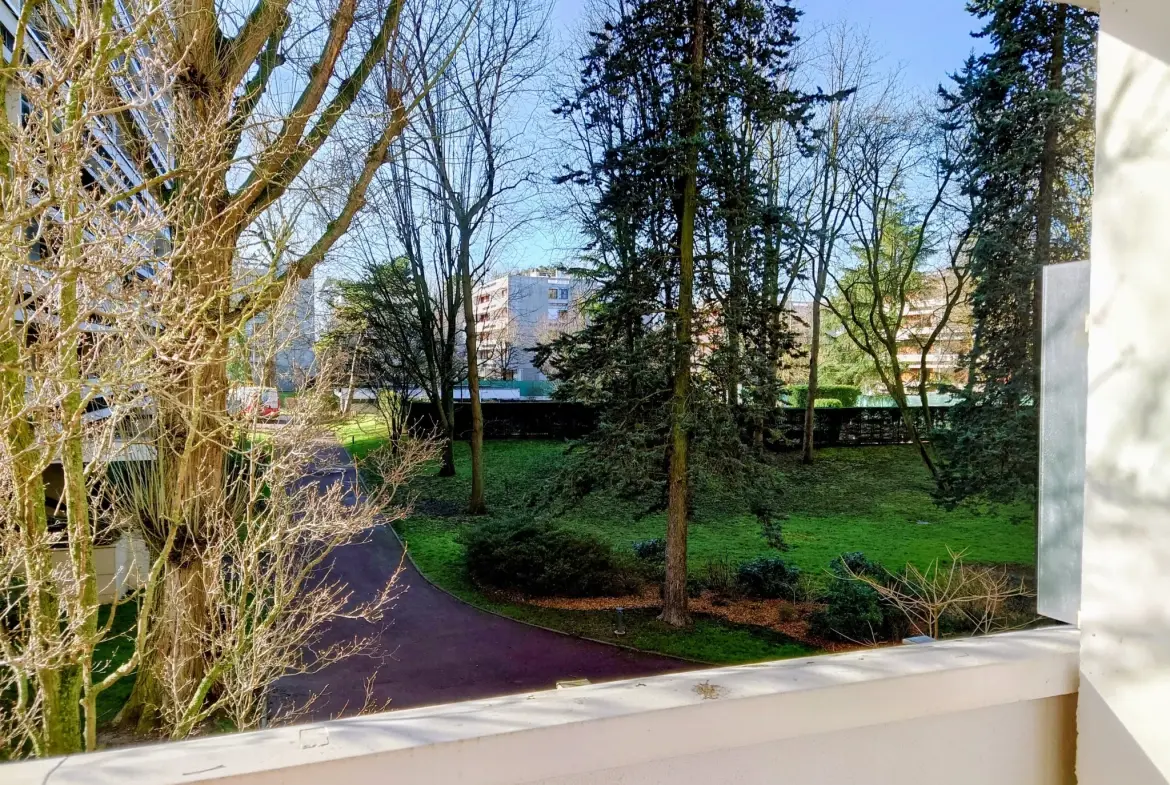 Appartement 3 pièces à Draveil avec balcon, parking et résidence sécurisée 