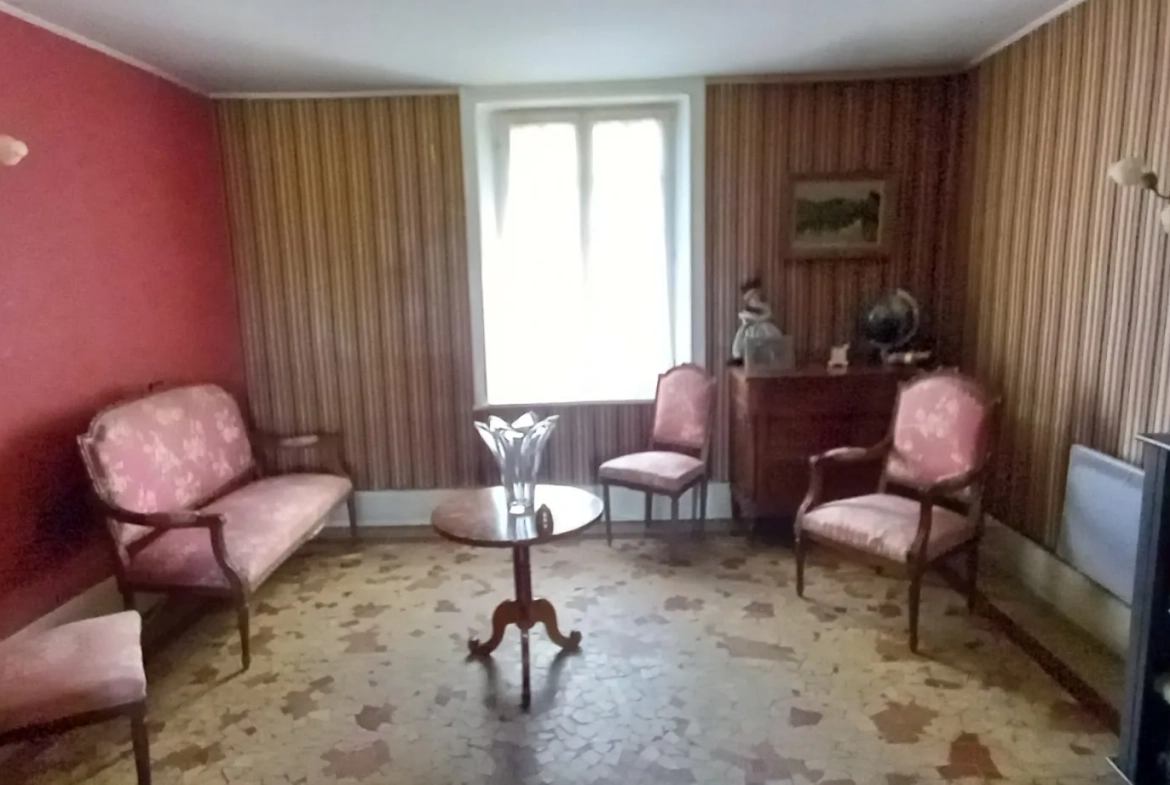 Maison de bourg en pierre avec 4 chambres à Bourganeuf - 160 m² à rafraîchir 