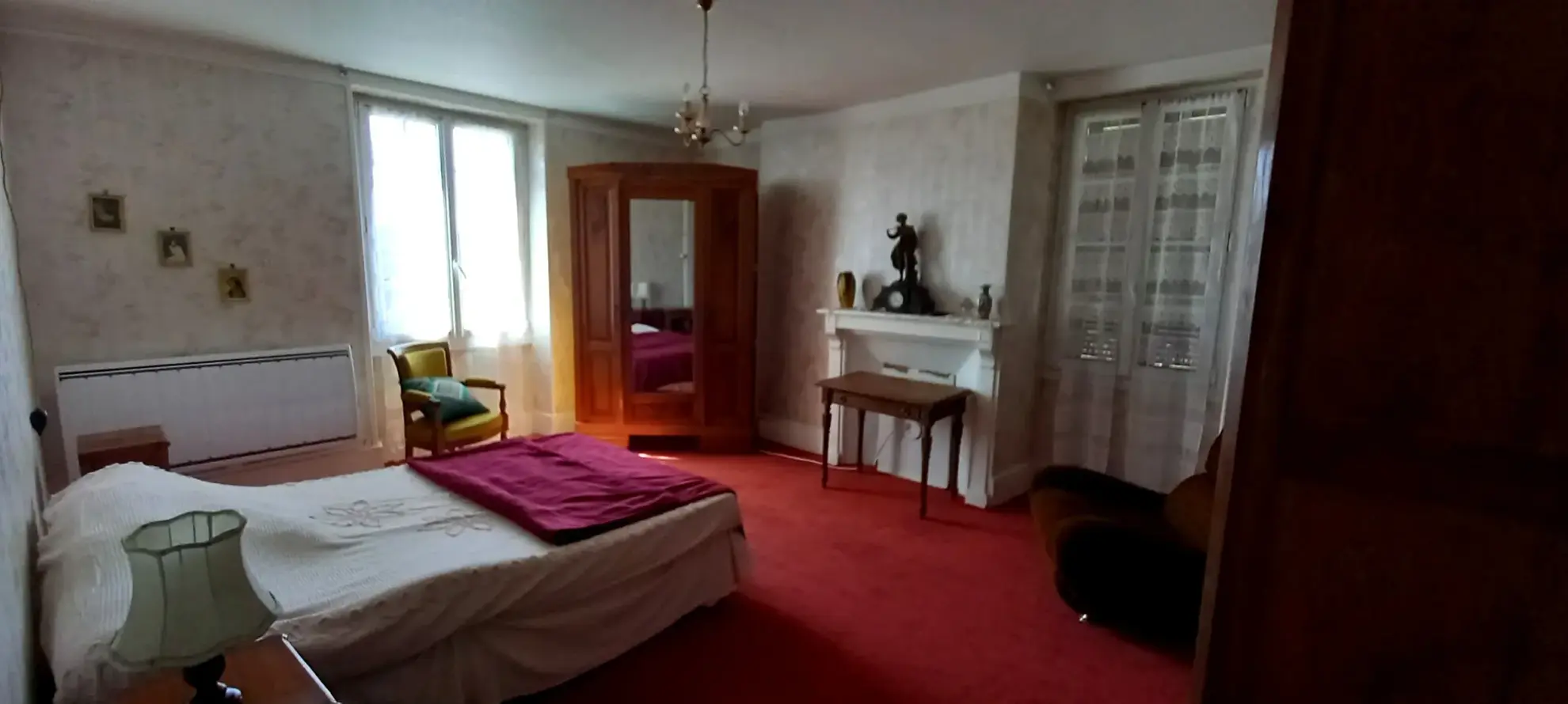 Maison de bourg en pierre avec 4 chambres à Bourganeuf - 160 m² à rafraîchir 
