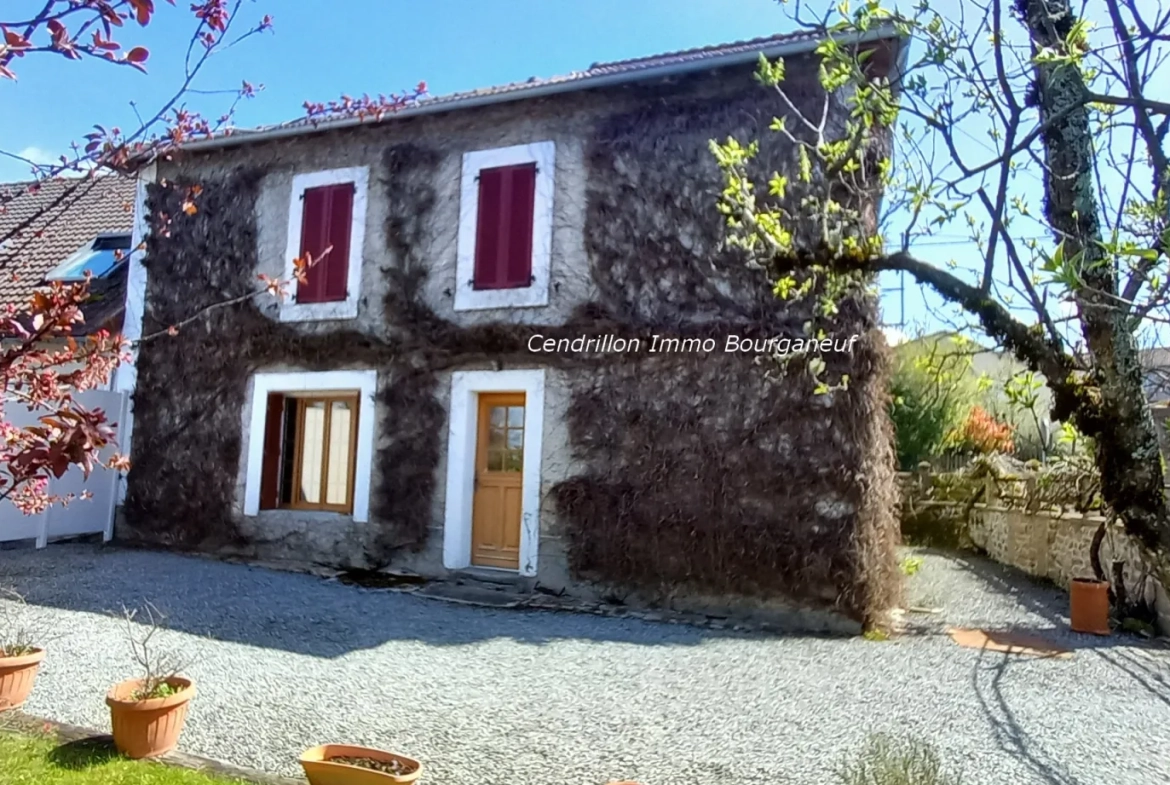 Maison de bourg en pierre avec 4 chambres à Bourganeuf - 160 m² à rafraîchir 