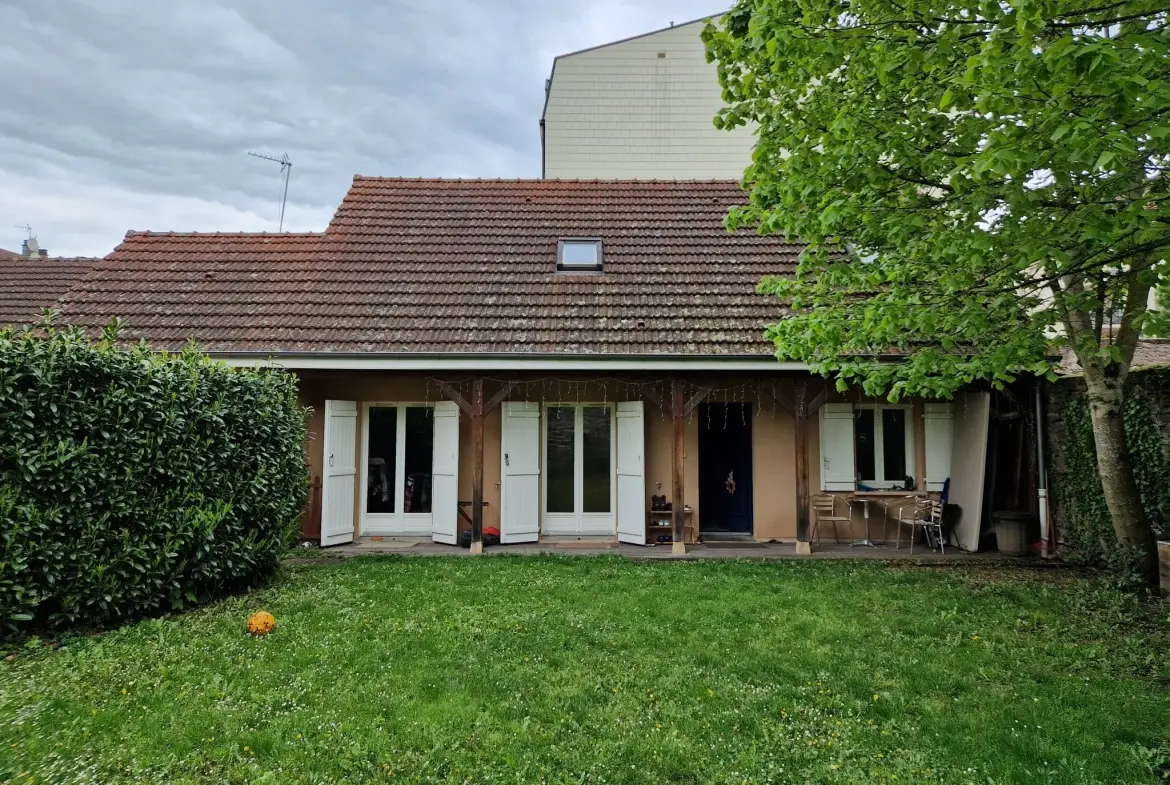 Maison de 110m² avec jardin et garage en centre-ville d'Autun 