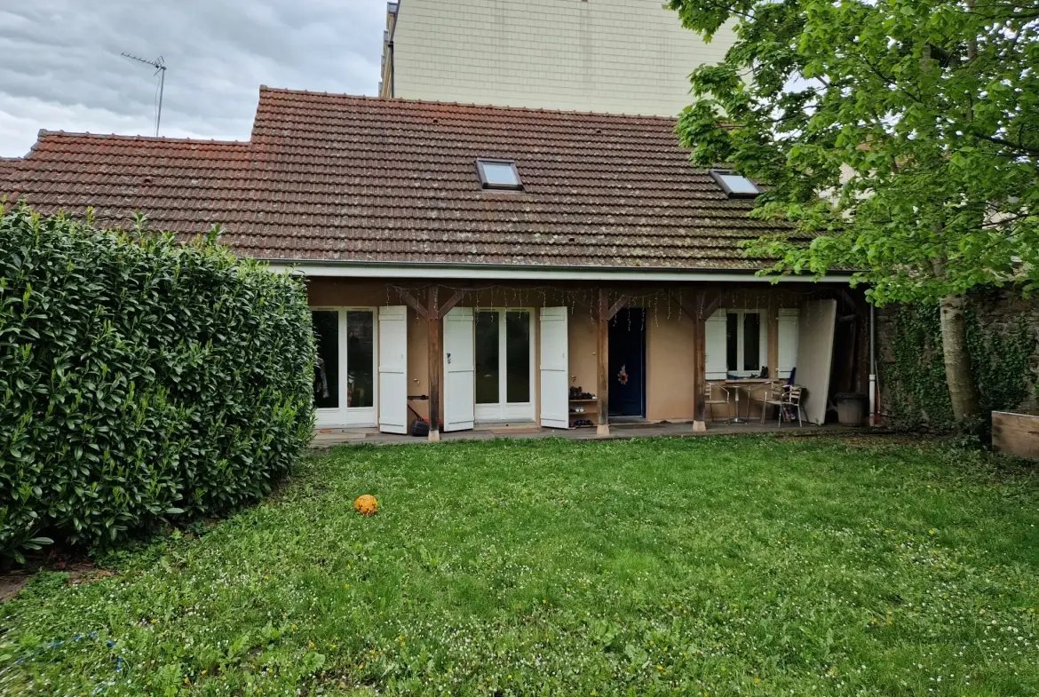 Maison de 110m² avec jardin et garage en centre-ville d'Autun 