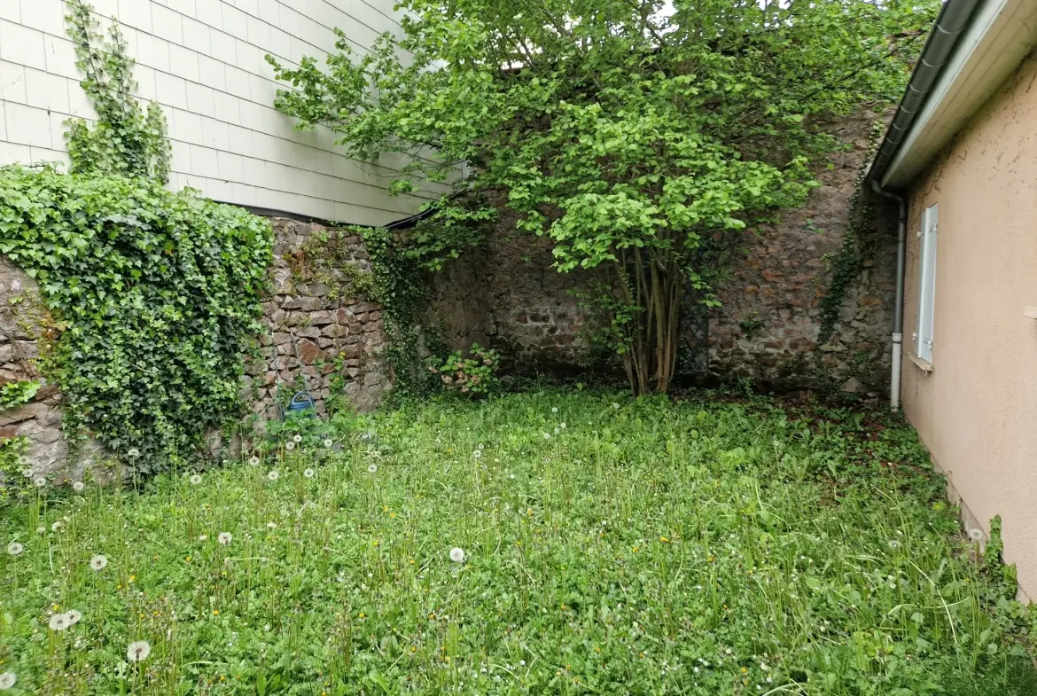 Maison de 110m² avec jardin et garage en centre-ville d'Autun 