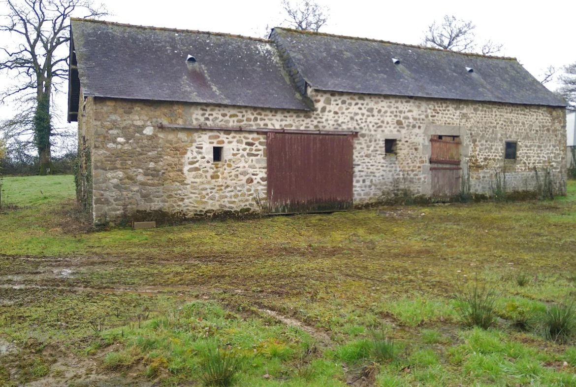 Ancien corps de ferme à vendre à Villaines la Juhel en Mayenne 