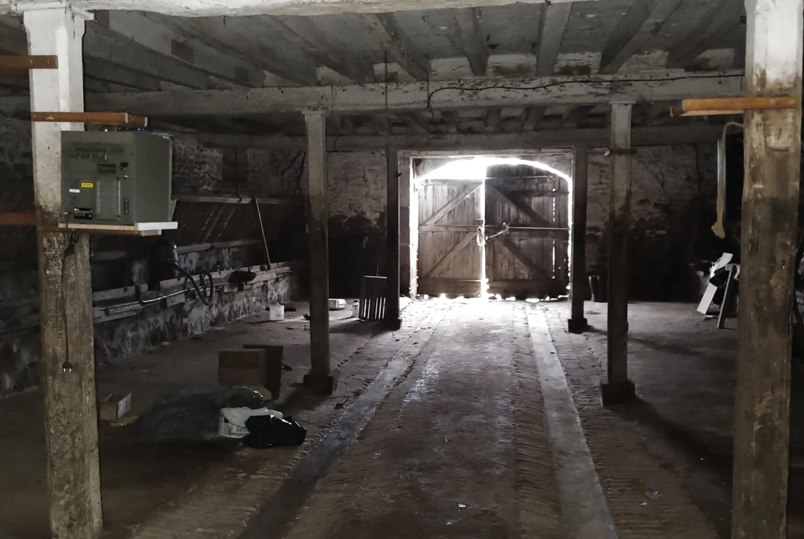 Ancien corps de ferme à vendre à Villaines la Juhel en Mayenne 