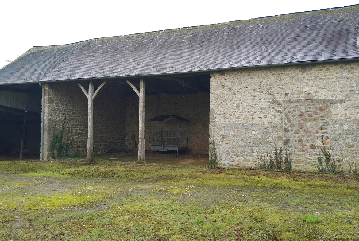Ancien corps de ferme à vendre à Villaines la Juhel en Mayenne 