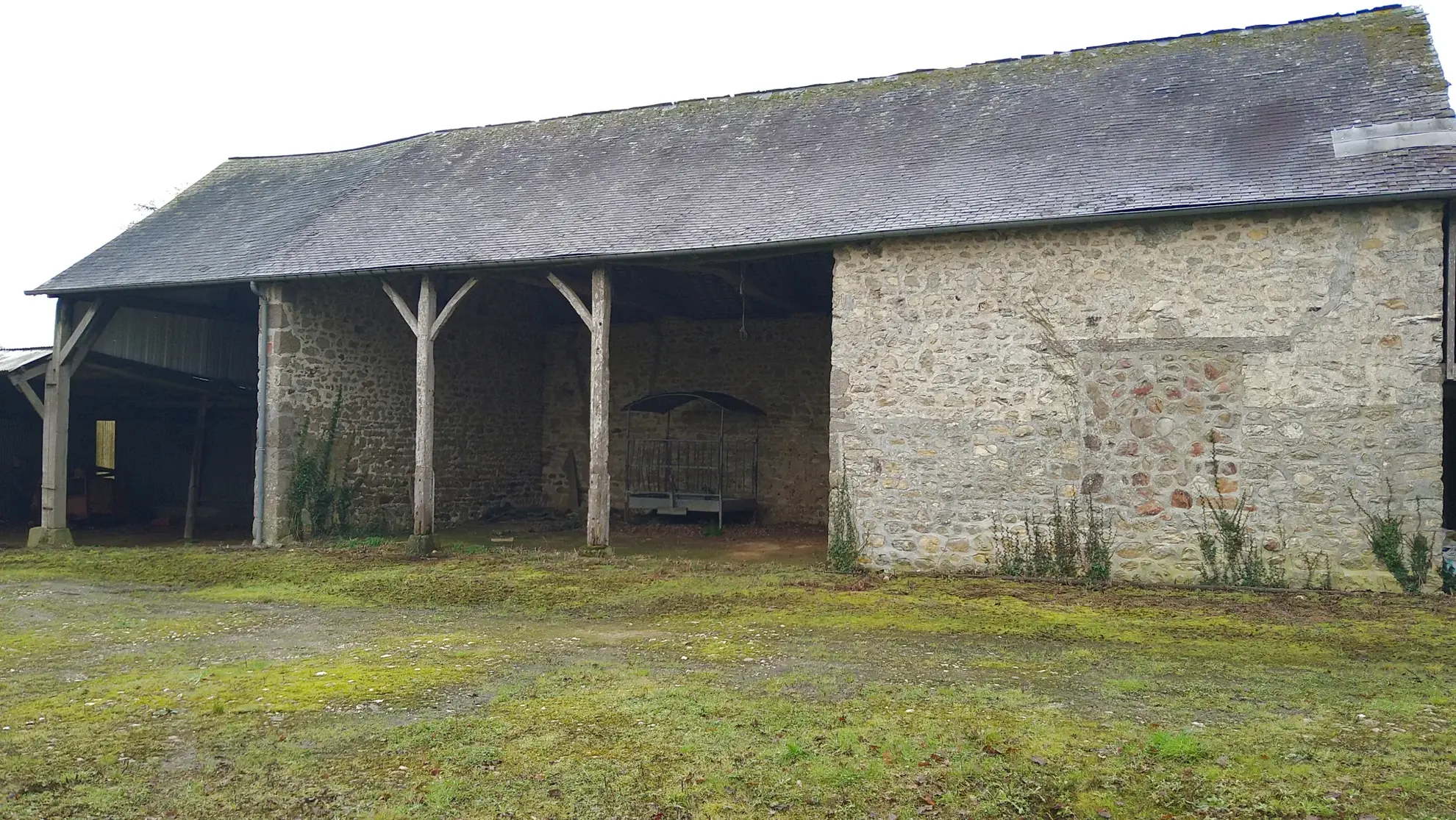 Ancien corps de ferme à vendre à Villaines la Juhel en Mayenne 