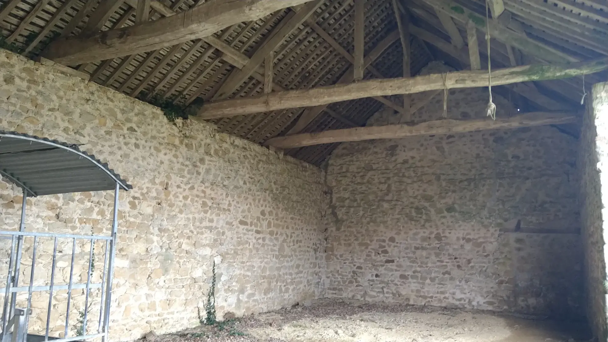 Ancien corps de ferme à vendre à Villaines la Juhel en Mayenne 