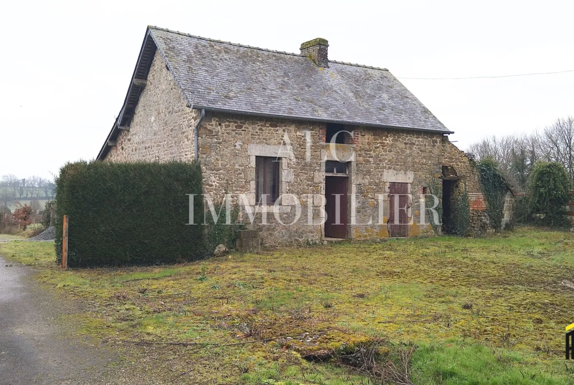 Ancien corps de ferme à vendre à Villaines la Juhel en Mayenne 