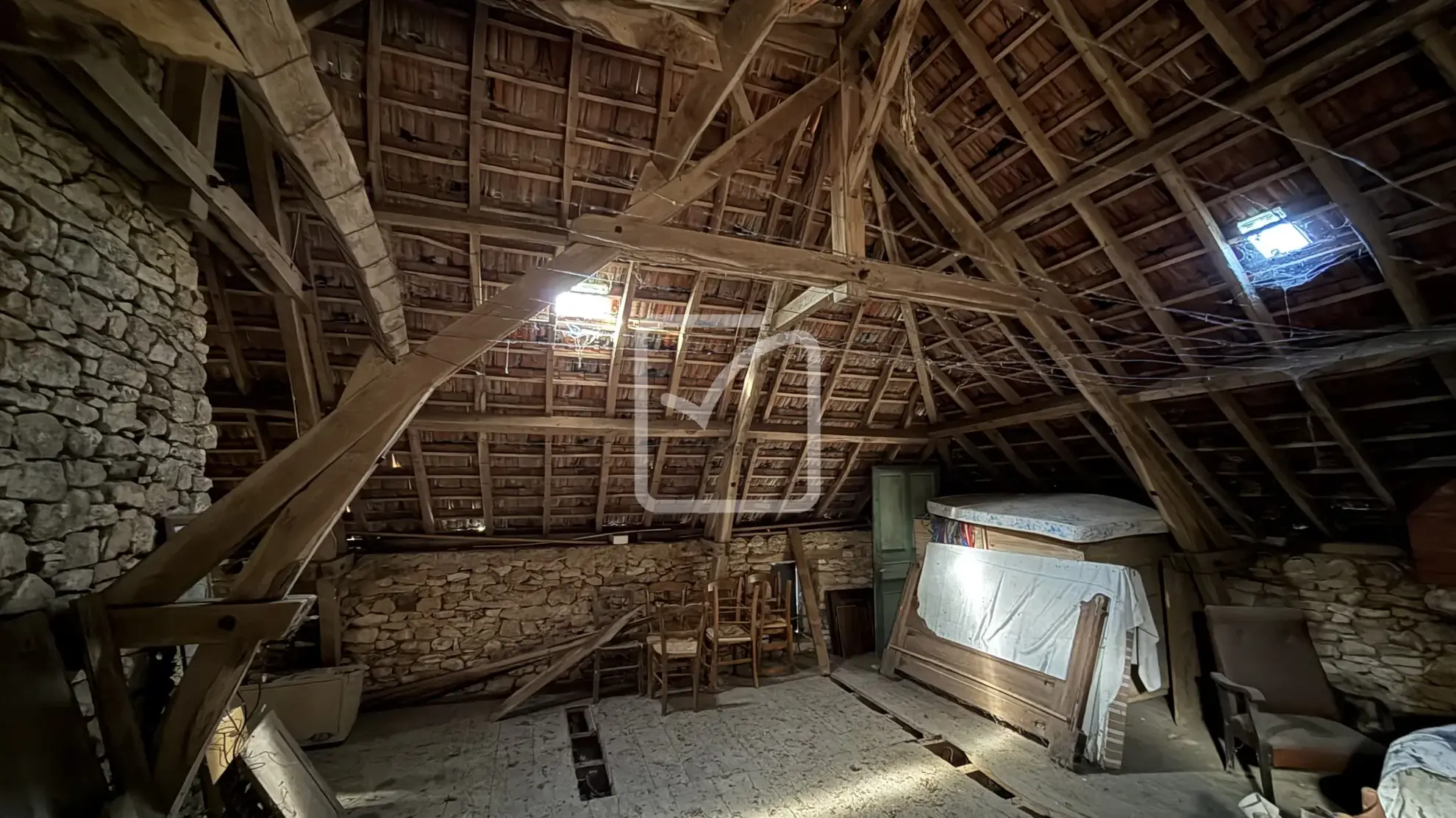 Charmante maison en pierre avec grand potentiel à Fajoles - Opération de rénovation 