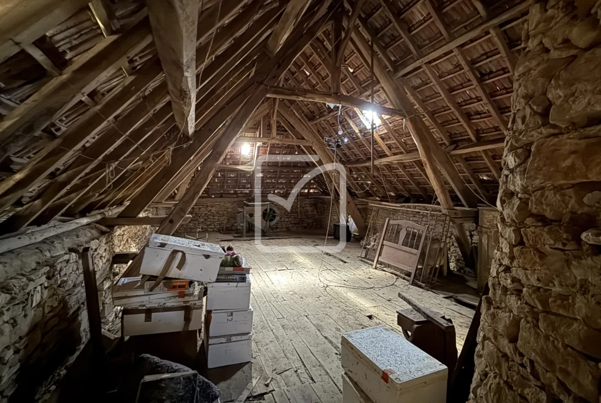 Charmante maison en pierre avec grand potentiel à Fajoles - Opération de rénovation 