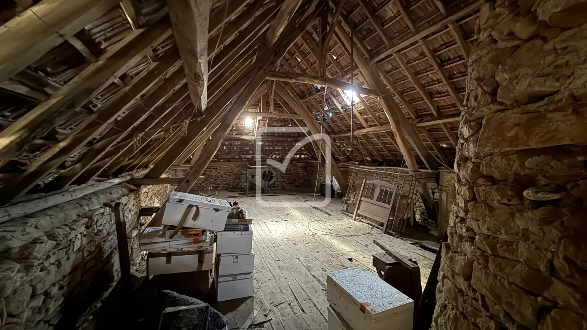 Charmante maison en pierre avec grand potentiel à Fajoles - Opération de rénovation 