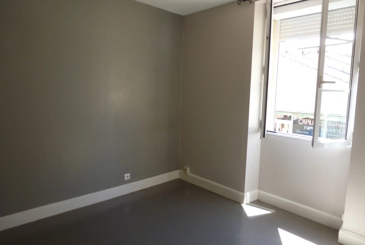 Immeuble à Sarlat avec bon rendement locatif, idéal investisseur 