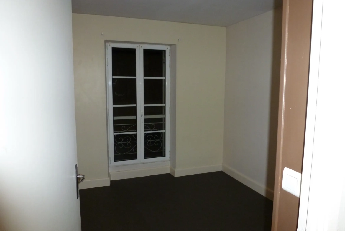 Immeuble à Sarlat avec bon rendement locatif, idéal investisseur 
