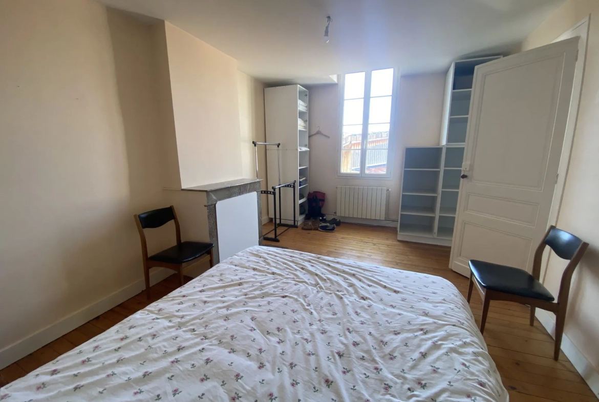 Maison de ville en pierre de 115 m² avec jardin à La Réole 