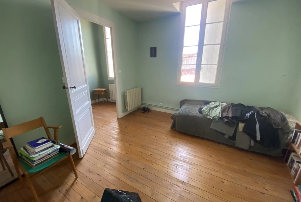 Maison de ville en pierre de 115 m² avec jardin à La Réole 