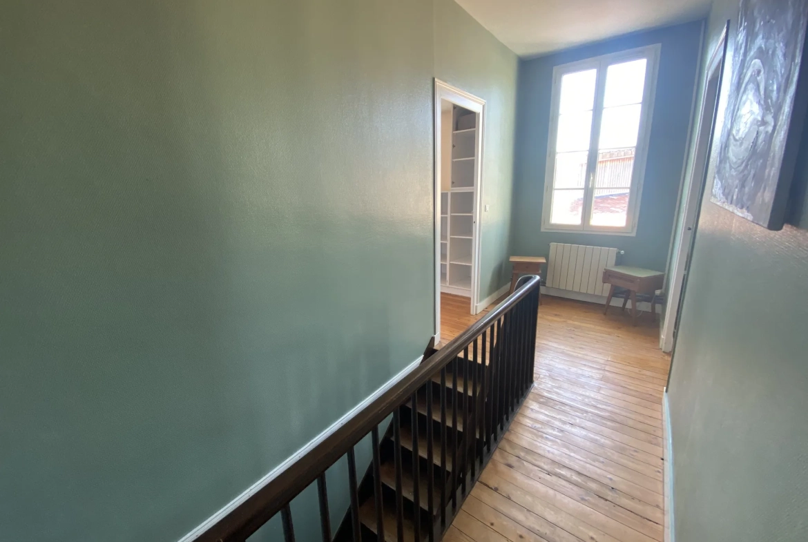Maison de ville en pierre de 115 m² avec jardin à La Réole 