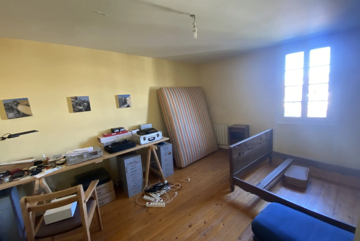 Maison de ville en pierre de 115 m² avec jardin à La Réole 
