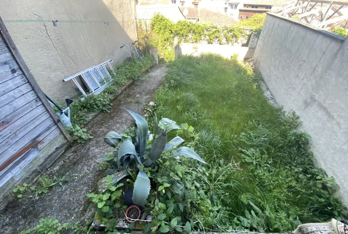 Maison de ville en pierre de 115 m² avec jardin à La Réole 
