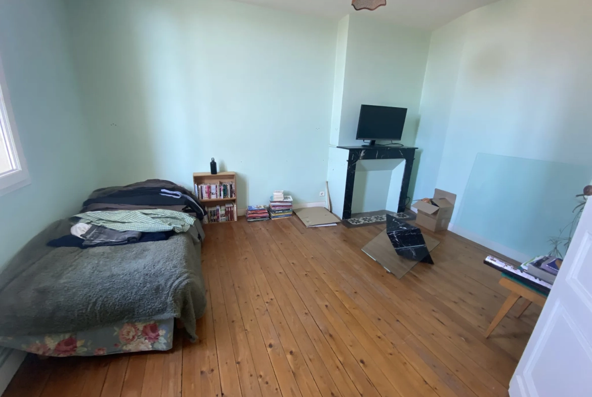 Maison de ville en pierre de 115 m² avec jardin à La Réole 