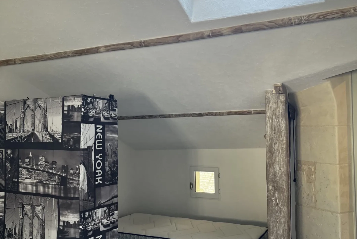 Ensemble immobilier rénové à Mirebeau avec 4 appartements, idéal investissement 
