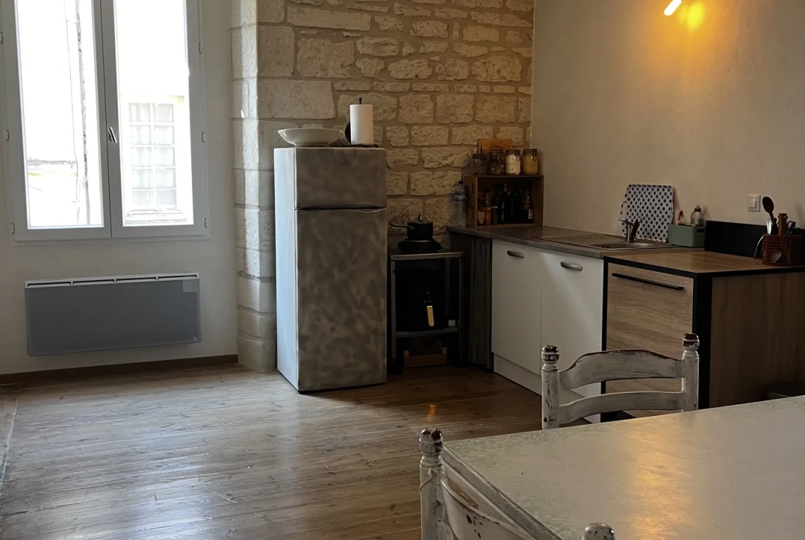 Ensemble immobilier rénové à Mirebeau avec 4 appartements, idéal investissement 