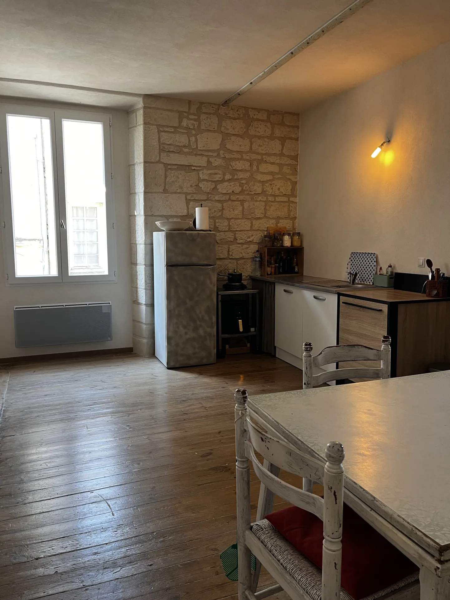 Ensemble immobilier rénové à Mirebeau avec 4 appartements, idéal investissement 