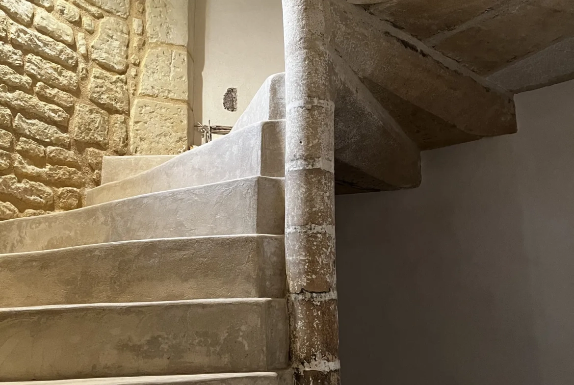 Ensemble immobilier rénové à Mirebeau avec 4 appartements, idéal investissement 