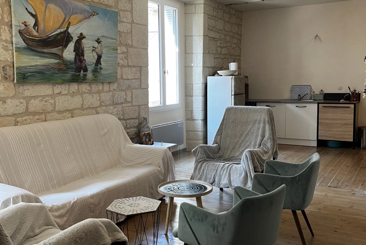 Ensemble immobilier rénové à Mirebeau avec 4 appartements, idéal investissement 