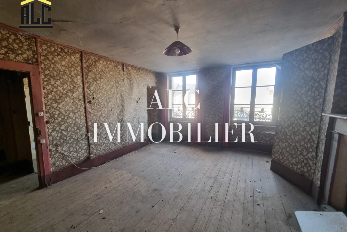 Immeuble de rapport à Courtomer – Deux maisons à rénover avec terrain 