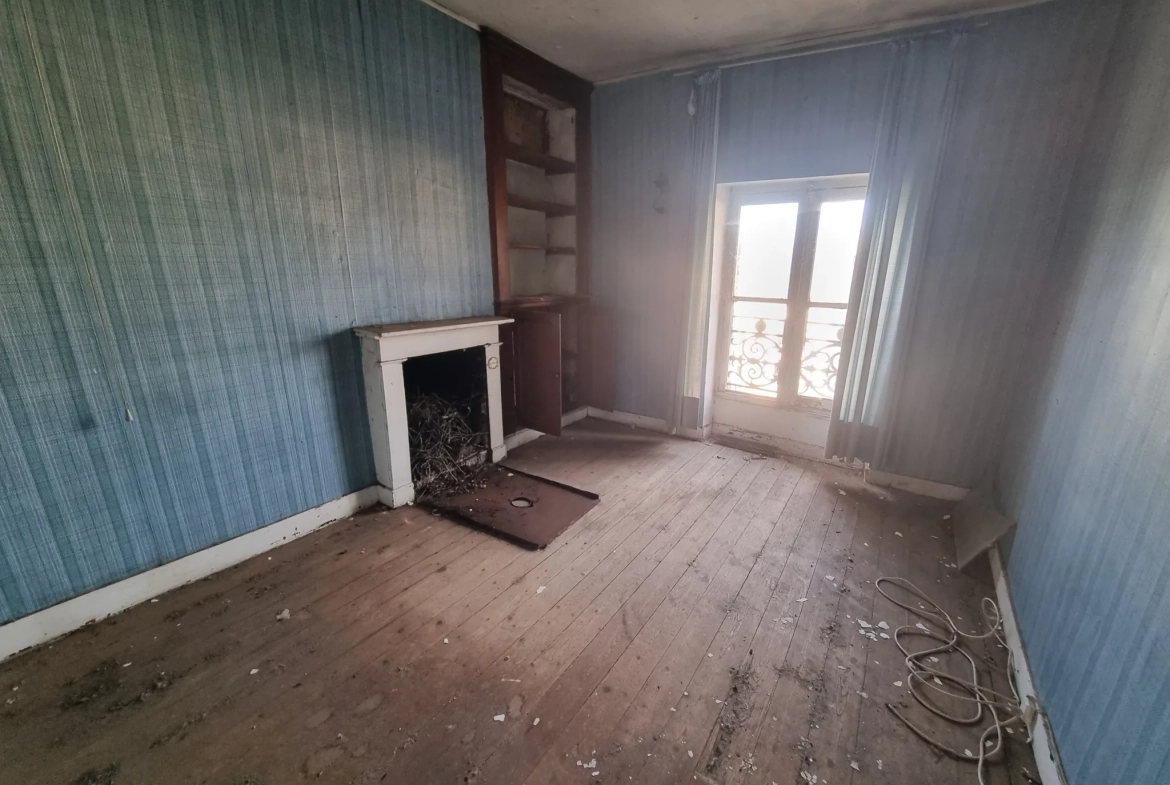 Immeuble de rapport à Courtomer – Deux maisons à rénover avec terrain 