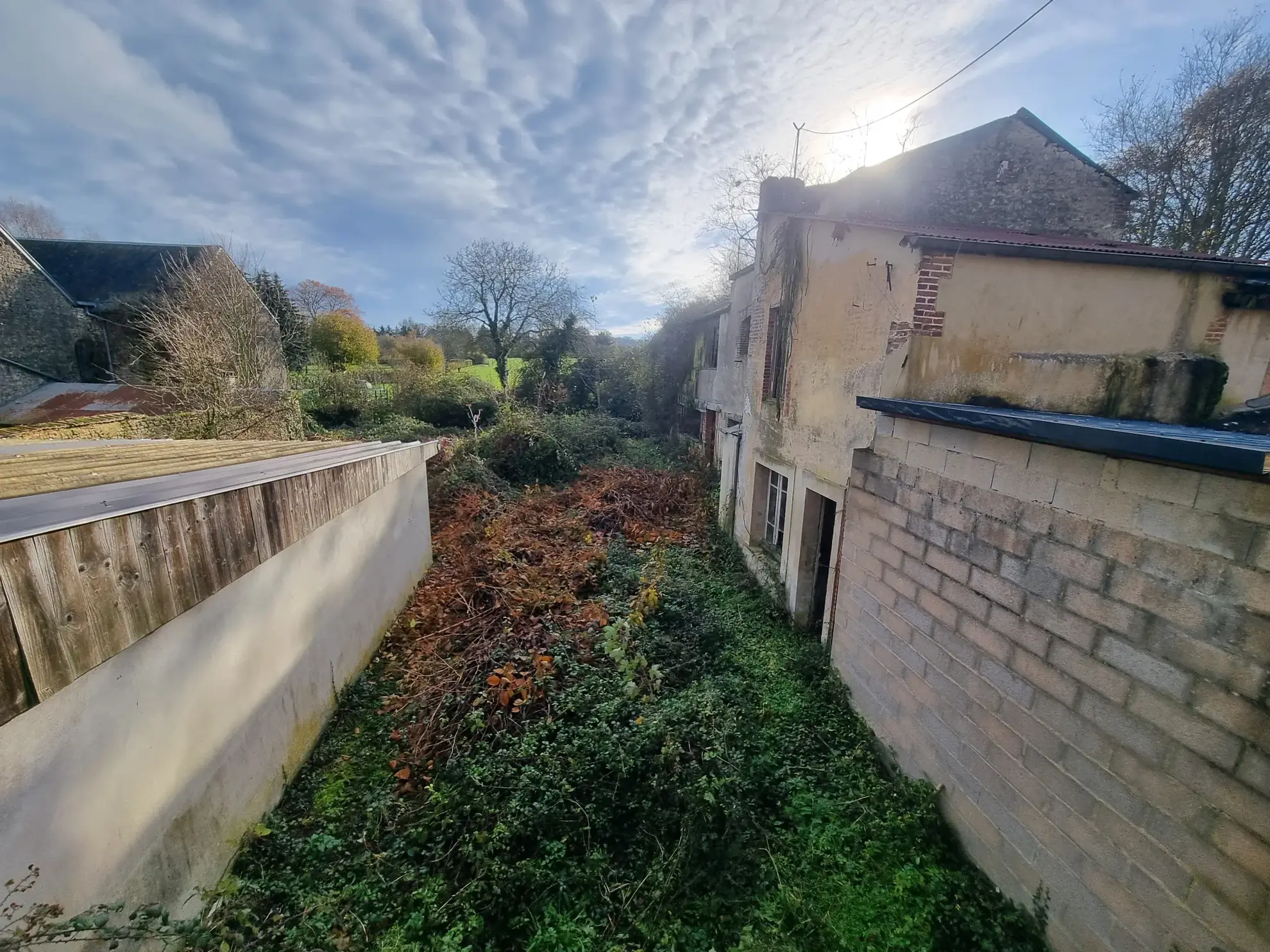Immeuble de rapport à Courtomer – Deux maisons à rénover avec terrain 