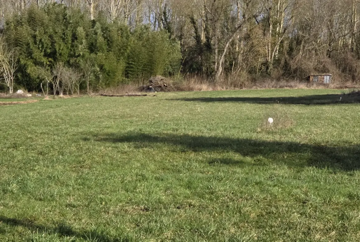 Terrain constructible de 696 m2 à Forges, proche Aigrefeuille d'Aunis 