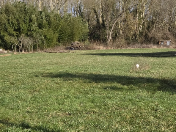 Terrain constructible de 696 m2 à Forges, proche Aigrefeuille d'Aunis