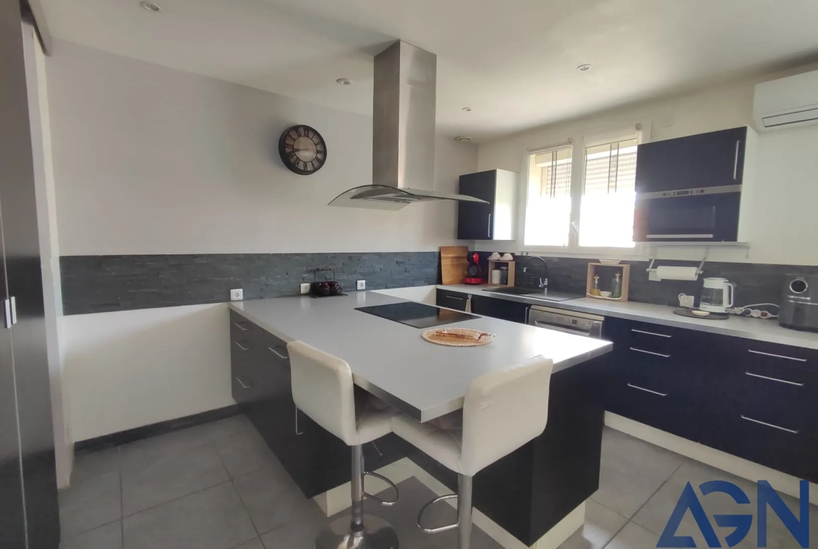 Maison lumineuse de 173 m² avec 2 appartements et jardin à Agde 