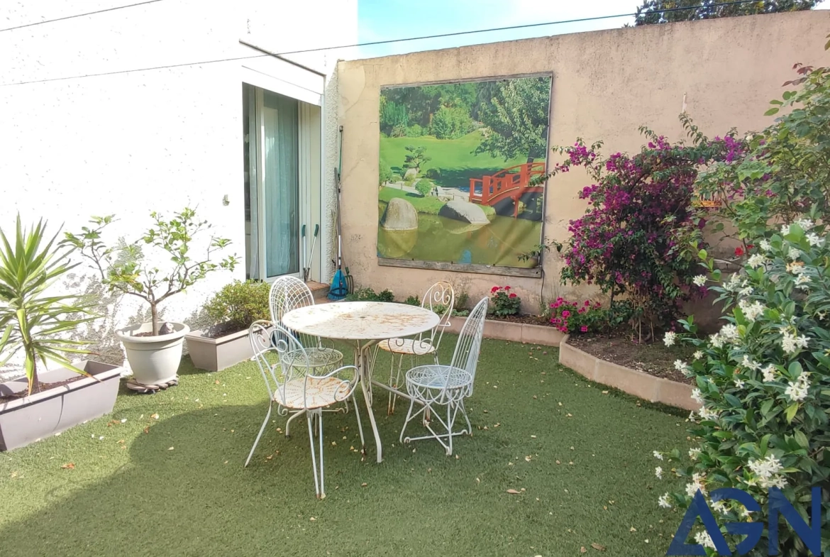 Maison lumineuse de 173 m² avec 2 appartements et jardin à Agde 