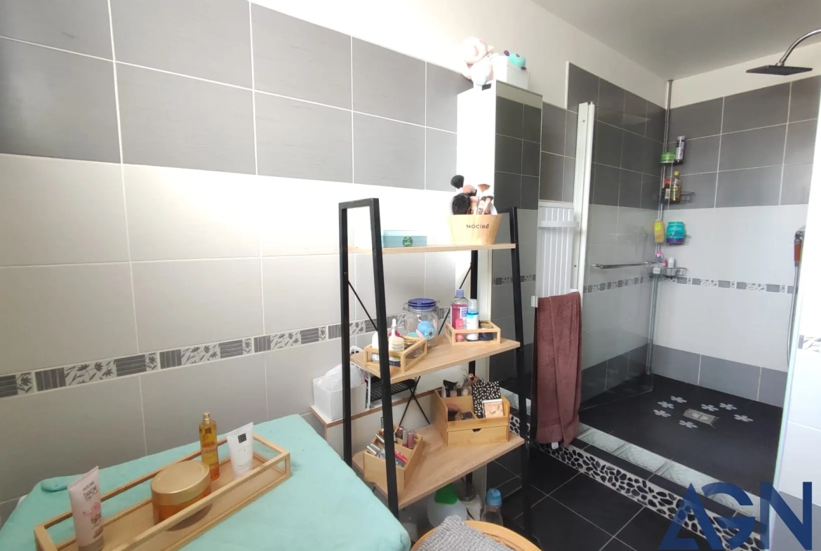 Maison lumineuse de 173 m² avec 2 appartements et jardin à Agde 