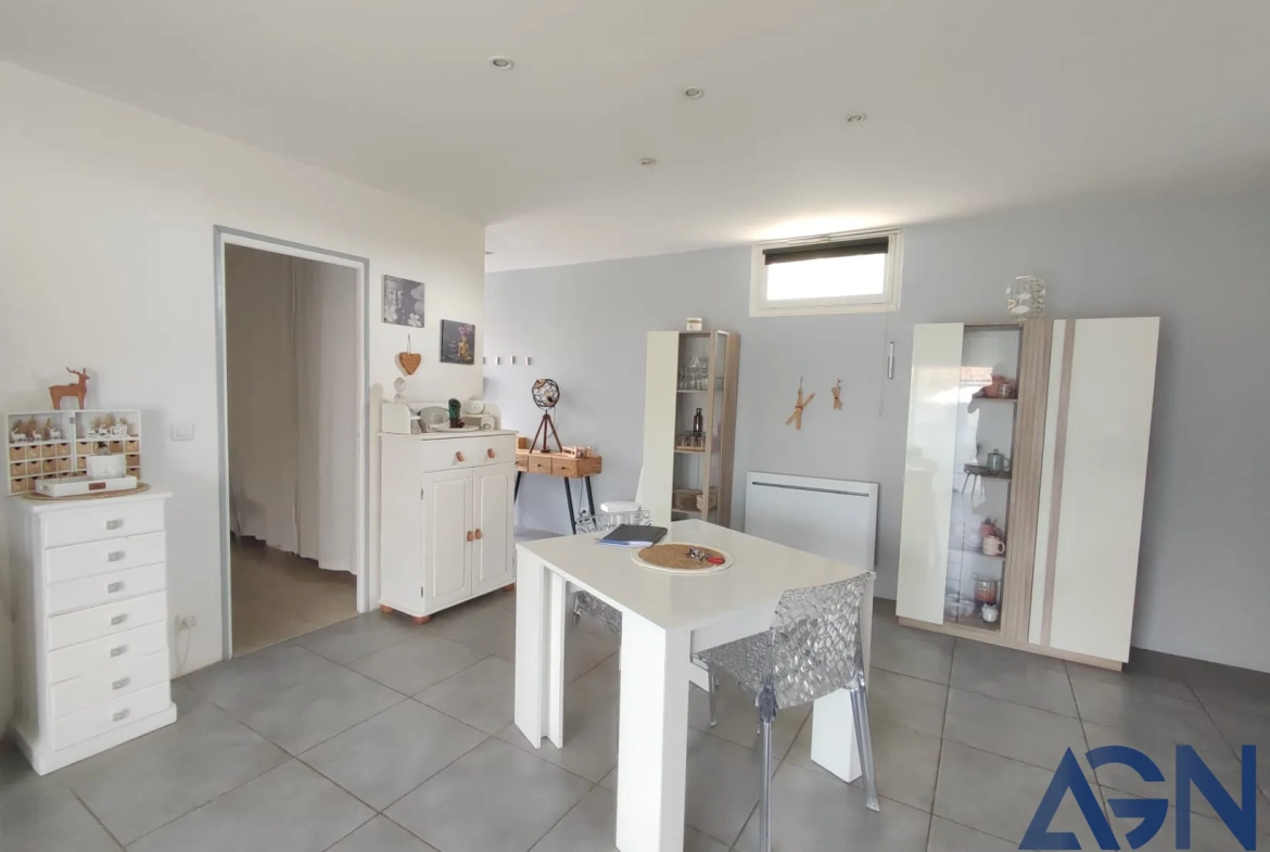 Maison lumineuse de 173 m² avec 2 appartements et jardin à Agde 