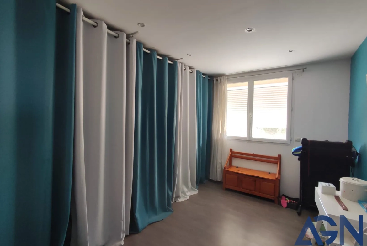 Maison lumineuse de 173 m² avec 2 appartements et jardin à Agde 