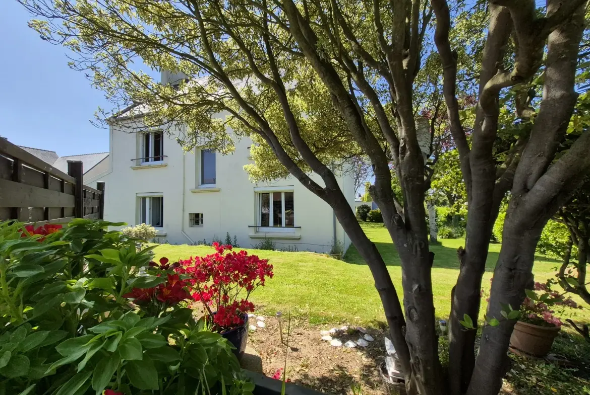 Maison familiale à Plabennec de 146 m² avec 5 chambres et jardin 