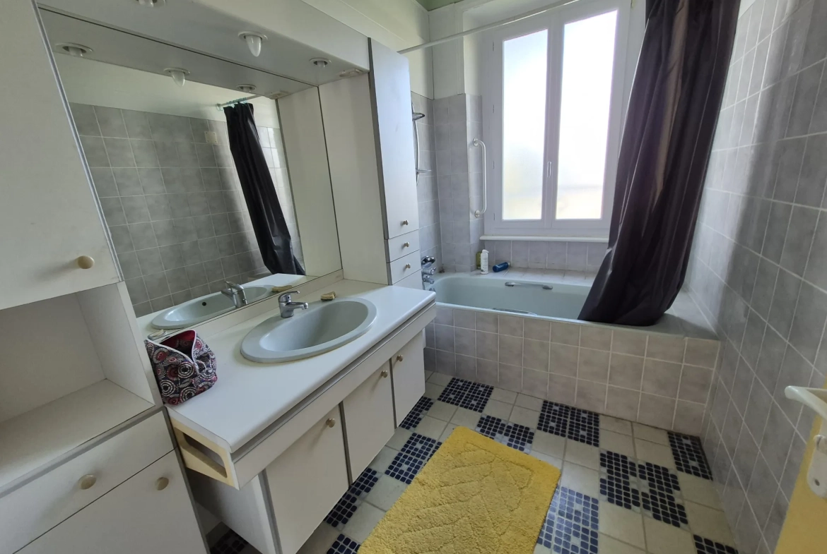 Maison familiale à Plabennec de 146 m² avec 5 chambres et jardin 