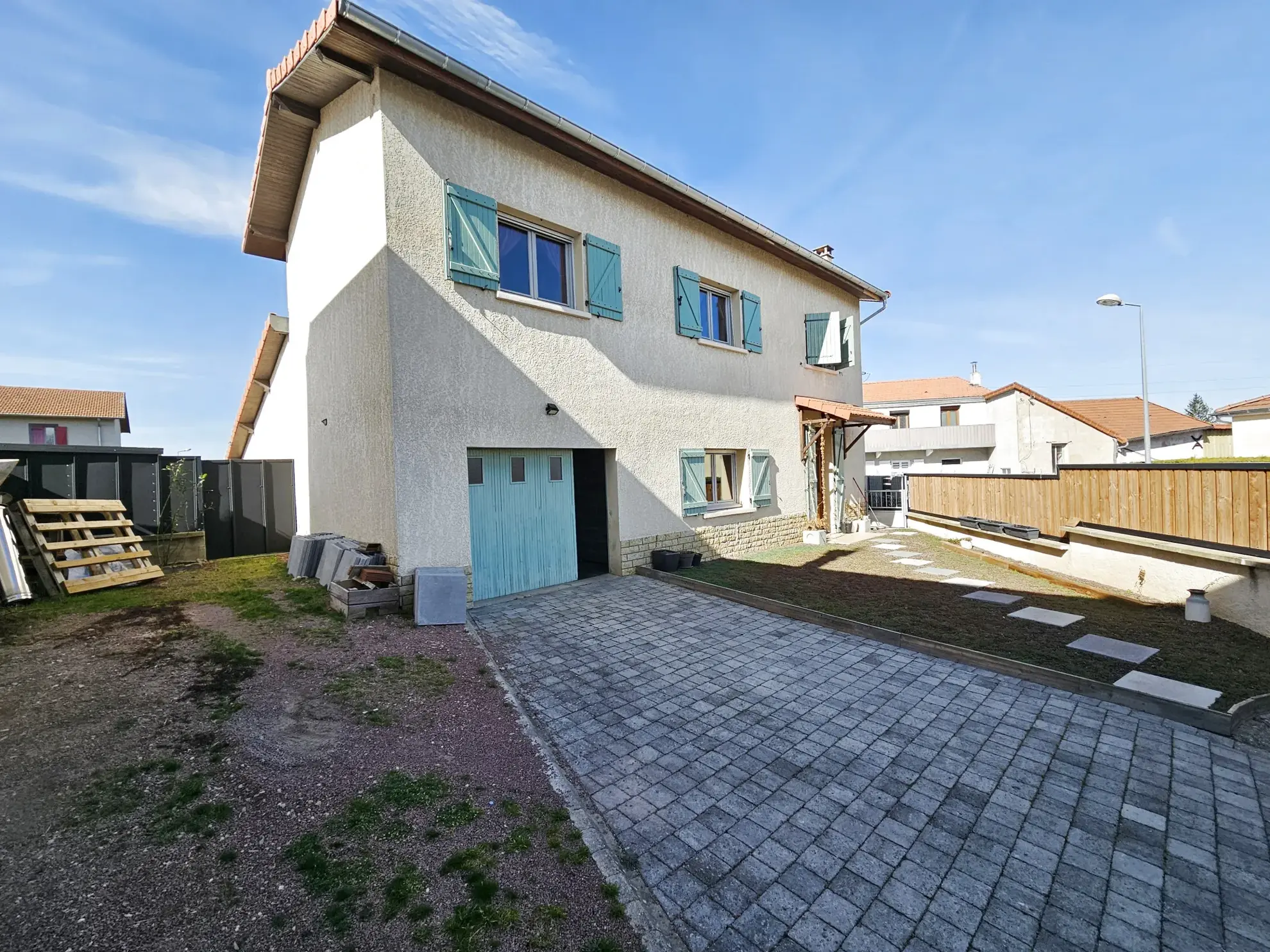 Maison à vendre à Le Coteau - 3 chambres, garage, calme, proximité centre-ville 